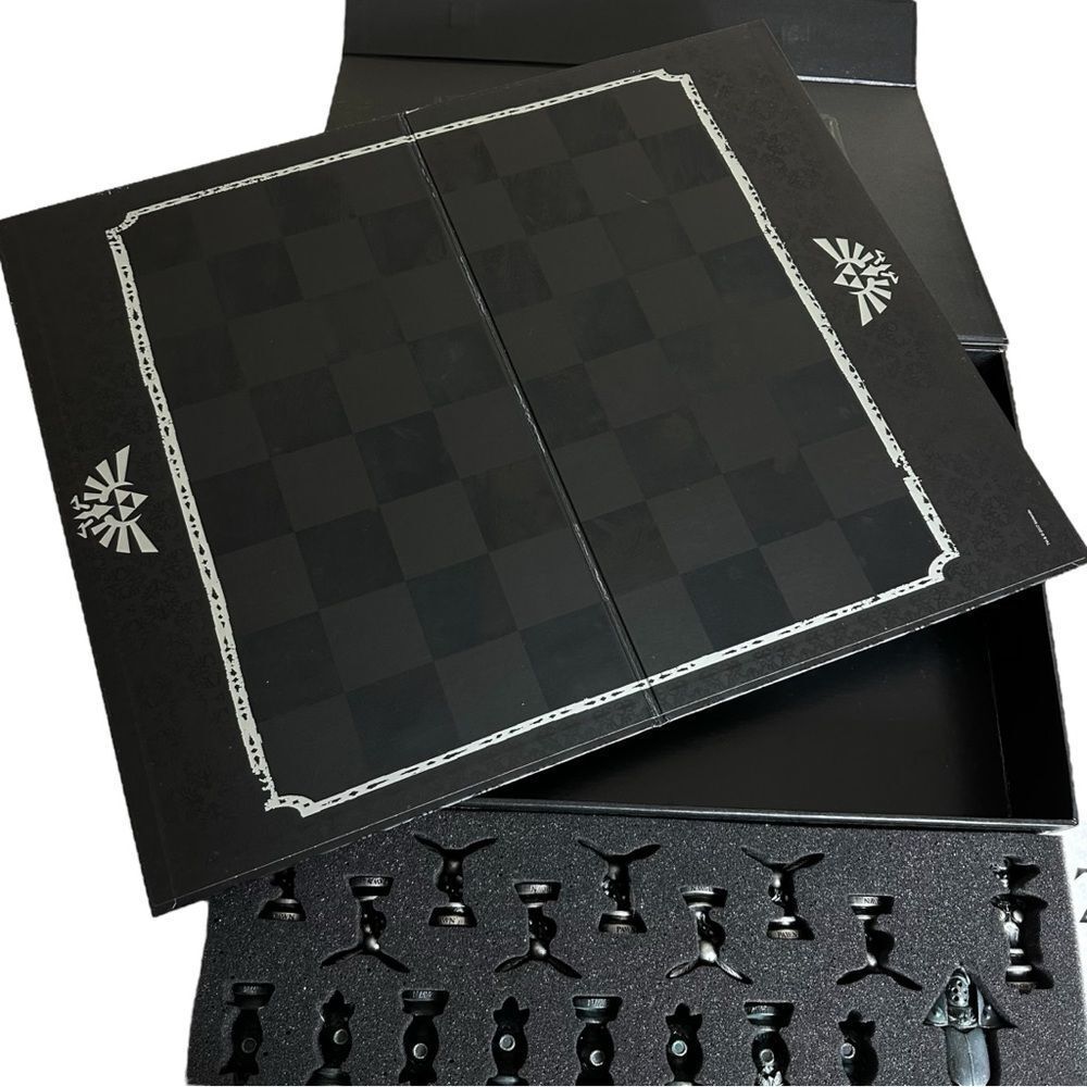 USAOPOLY The Legend Of Zelda Chess Set GameStop Exclusive Silver Edition - Picture 4 of 10